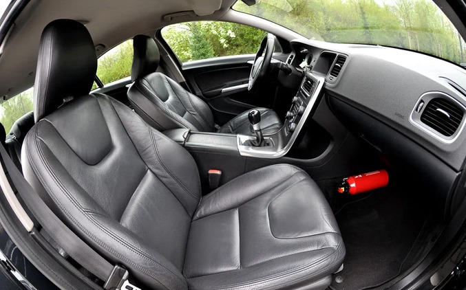 Volvo S60 cena 35900 przebieg: 240000, rok produkcji 2011 z Ujście małe 436